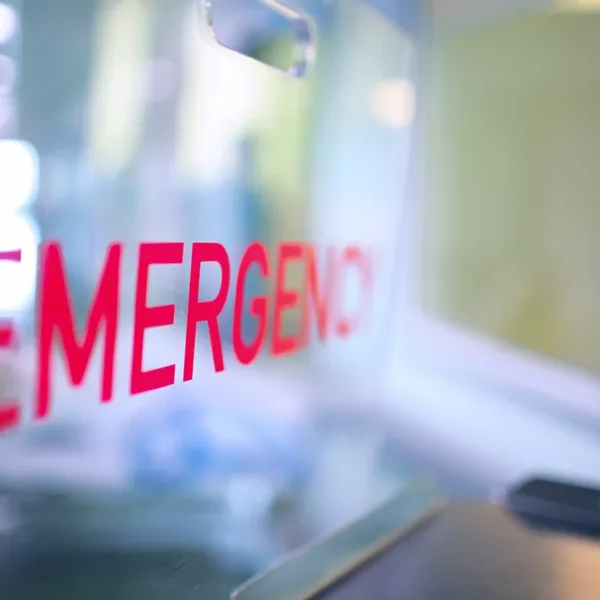 A sign at an Emergency Room that reads "Emergency" in red letters. Symbolizing getting fast help thanks for hearing aids with fall detection and alerts.